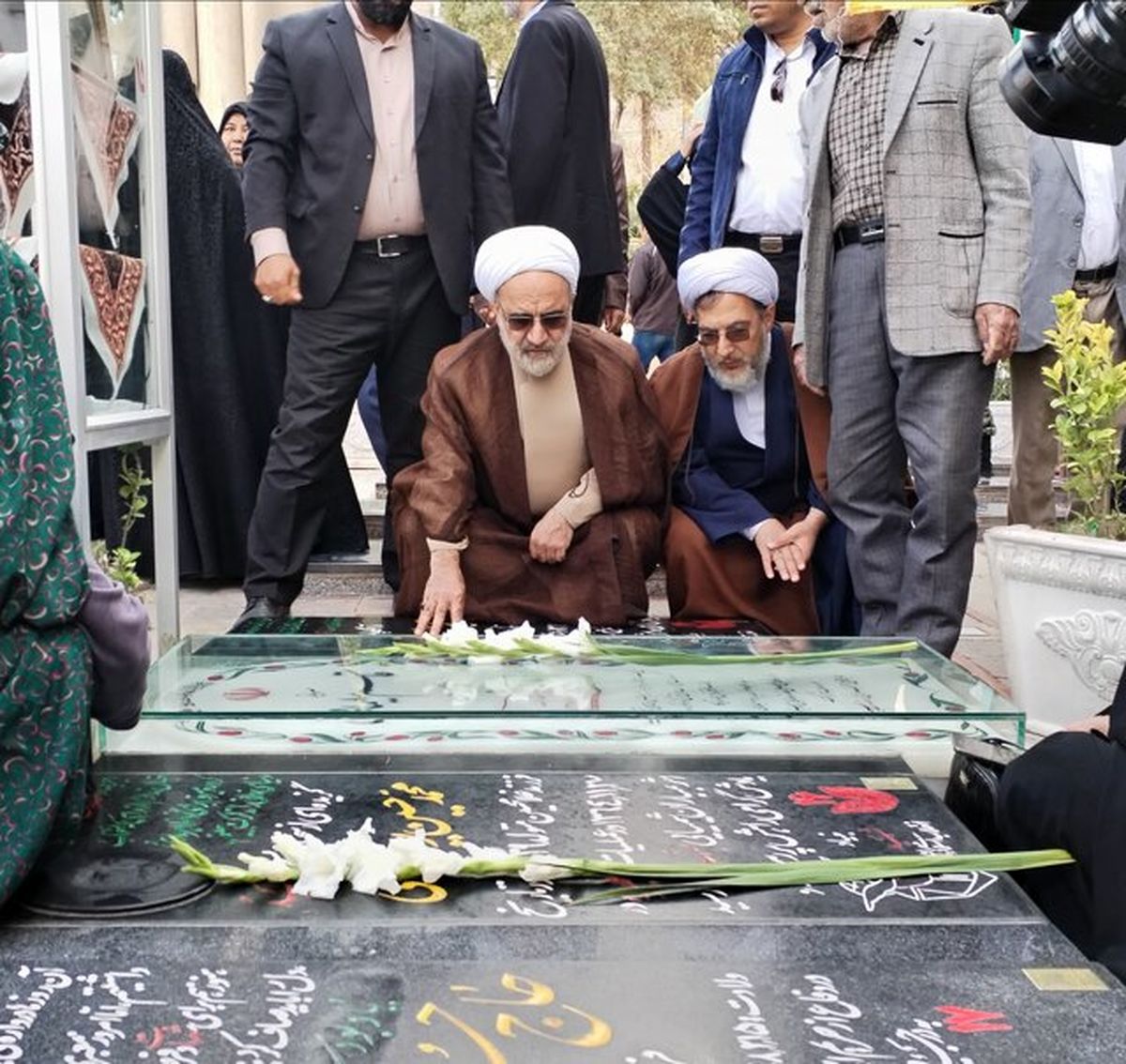 حضور معاون اول قوه قضاییه بر مزار شهید سلیمانی