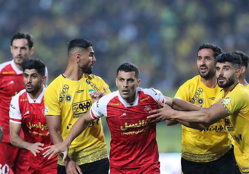 حواشی دیدار سپاهان – پرسپولیس| خوش و بش مغانلو با نیمکت پرسپولیس و جایگاه خبرنگارانی که در تصاحب افراد غیر بود