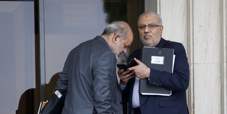 حیاط دولت| از افزایش تولید روزانه نفت تا شرط ایران برای فعالیت اینترنت ماهوارهای