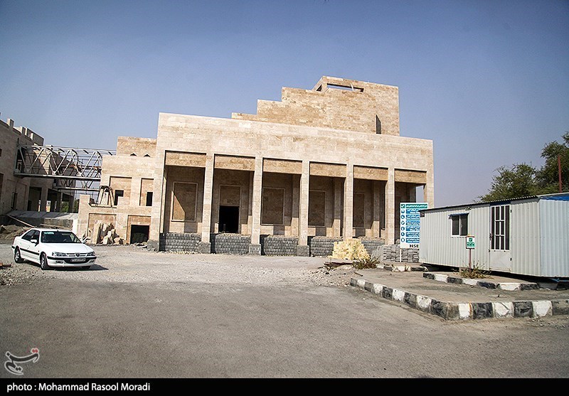 داستان عجیب و غریب کتابخانه مرکزی بندرعباس/ چرا این پروژه عظیم فرهنگی ۱۵ سال طول کشید؟ + تصاویر