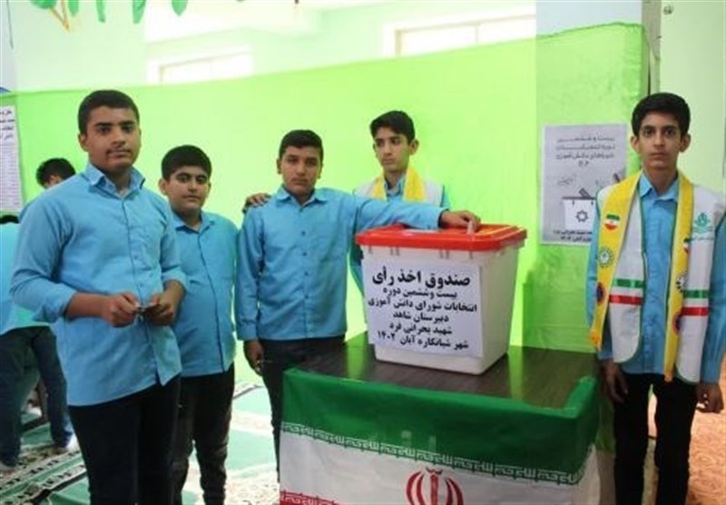 دانشآموزان بوشهری برای انتخاب ۱۳ هزار عضو شورای مدارس پای صندوق رأی رفتند