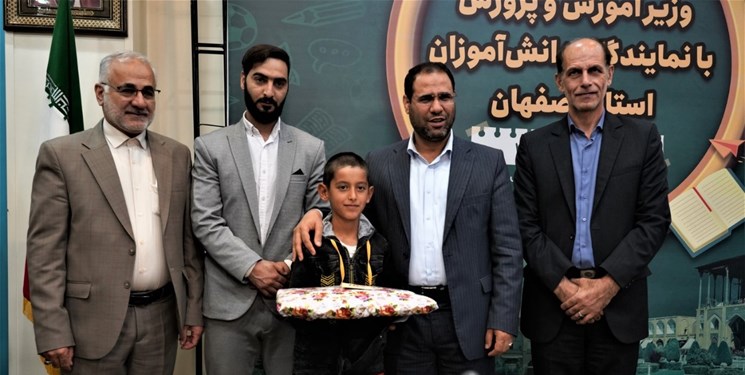 داوطلبان نمایندگی مجلس از این دانشآموز 10 ساله یاد بگیرند!