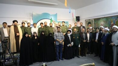 دیدار اعضای ستاد یادواره ۶۰۹۰ شهید استان قم با مادر شهیدان زینالدین