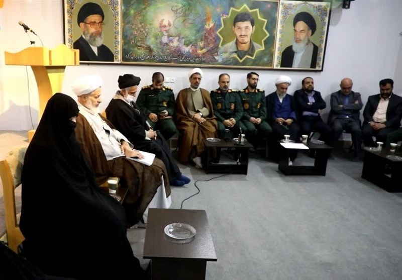 دیدار اعضای ستاد یادواره ۶۰۹۰ شهید استان قم با مادر شهیدان زینالدین