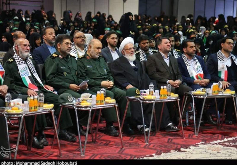 رزمایش بزرگ شکوه اقتدار بسیج در استان یزد/ تجدید بیعت بسیجیان با آرمانهای امام و شهدا + تصاویر