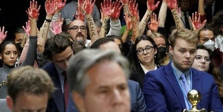 روزنامه عربستانی: آمریکا برای چپاول ثروت منطقه از اسرائیل حمایت میکند