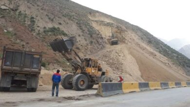 ریزش کوه در آزادراه خرمزال