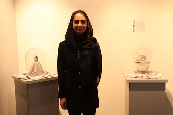 زیورآلاتی از فرهنگ قومس بر پیکر سیمرغ نگارخانهی سمنان