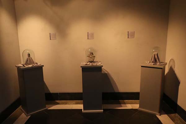 زیورآلاتی از فرهنگ قومس بر پیکر سیمرغ نگارخانهی سمنان