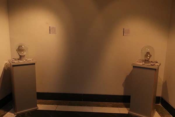 زیورآلاتی از فرهنگ قومس بر پیکر سیمرغ نگارخانهی سمنان