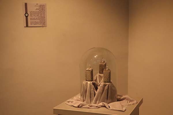 زیورآلاتی از فرهنگ قومس بر پیکر سیمرغ نگارخانهی سمنان