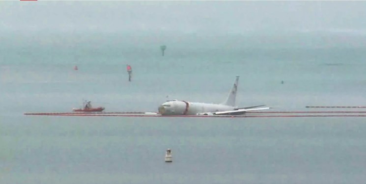 سقوط جت نیروی دریایی آمریکا در آبهای هاوایی+فیلم