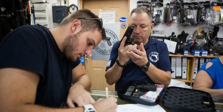 صدور ۳۱۰۰۰ مجوز حمل سلاح در تلآویو