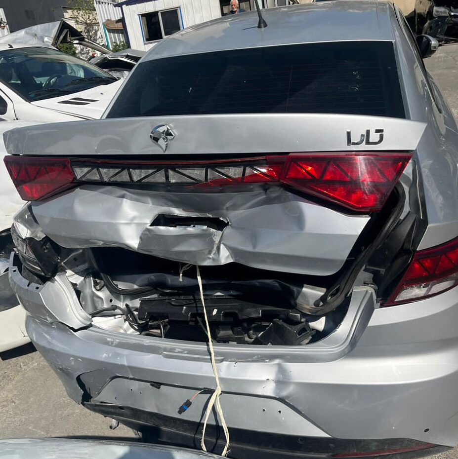 فارس من| انتقاد مردم از ناایمنی خودروهای تولیدداخل در تصادفات و بیکیفیتی بدنه