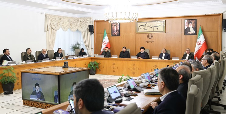 قدردانی رئیسی از خودکفایی در تولید کاغذ و راهاندازی سامانه نظارت مردمی توزیع نان