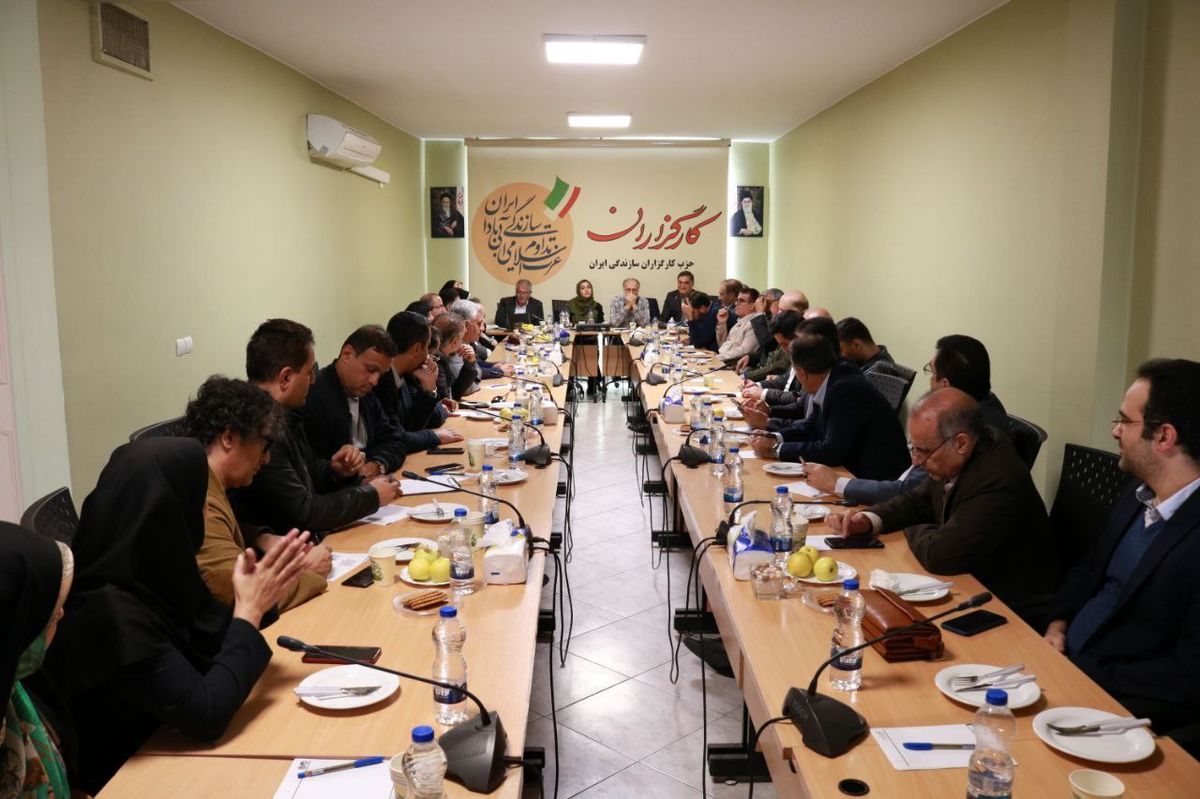 مرعشی دبیرکل حزب کارگزاران باقی ماند/ ریاست مجدد محسن هاشمی بر شورای مرکزی