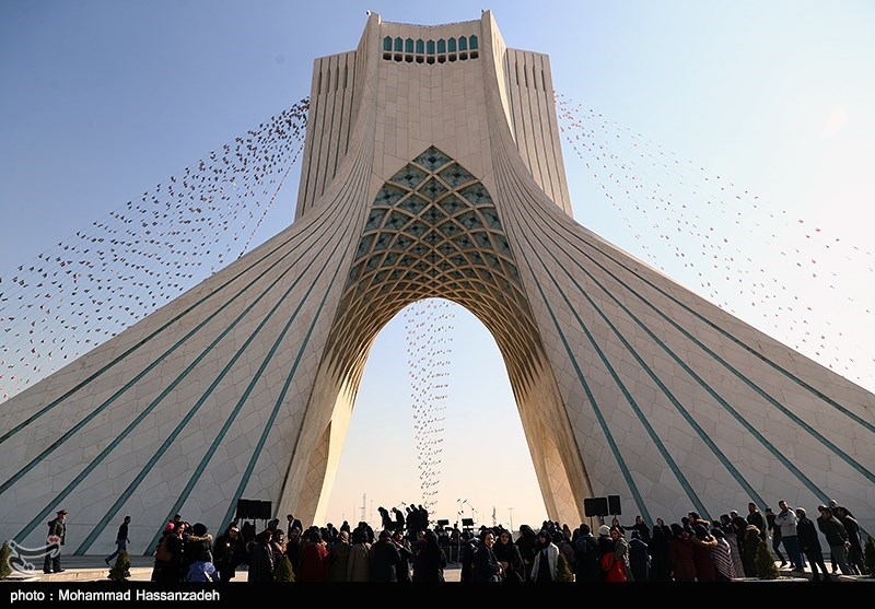 مصوبه برای تمرکززدایی از پایتخت/ جریمه برای صنایع دولتی که دفاترشان از تهران خارج نشود