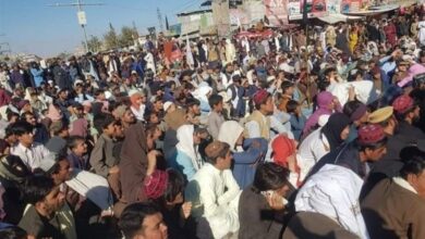 معترضان گذرگاه مرزی افغانستان و پاکستان را مسدود میکنند