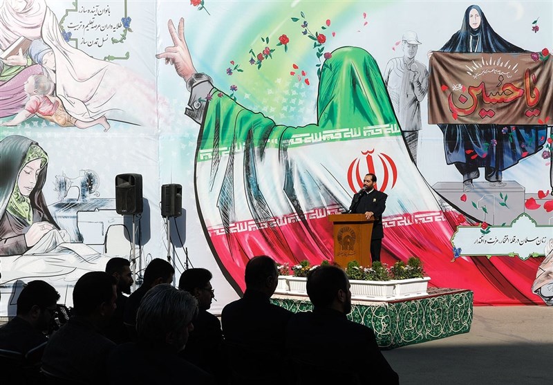 چهاردهمین دیوارنگاره «هویت زن مسلمان» در حرم مطهر رضوی رونمایی شد + تصویر