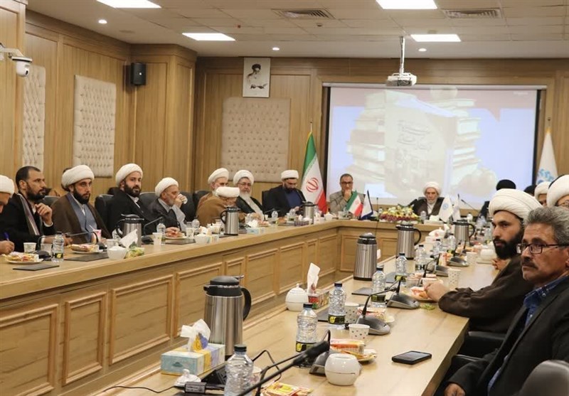 کتاب «سنتهای کارآمد و سبک زندگی طلبگی» رونمایی و نقد و بررسی شد