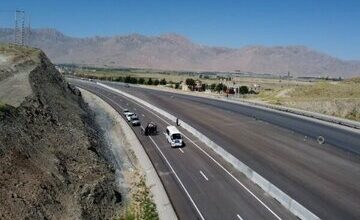 ۳۵ درصد مصوبات سفر رییسجمهور به استان چهارمحال و بختیاری به حوزه راهها اختصاص دارد