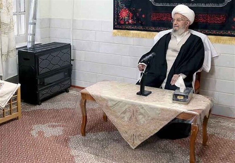 آیتالله مکارمشیرازی: معلمان عزیز از عدم پرداخت به موقع حقوقشان گلایه دارند