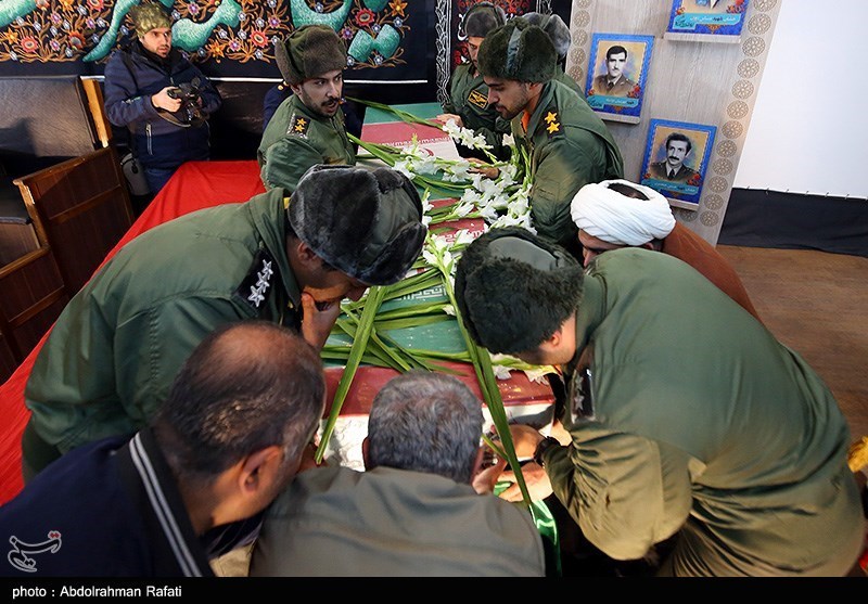 استقبال از پیکر ۴ شهید گمنام در همدان/ تشییع لالههای فاطمی در پایگاه سوم شکاری نوژه + تصویر