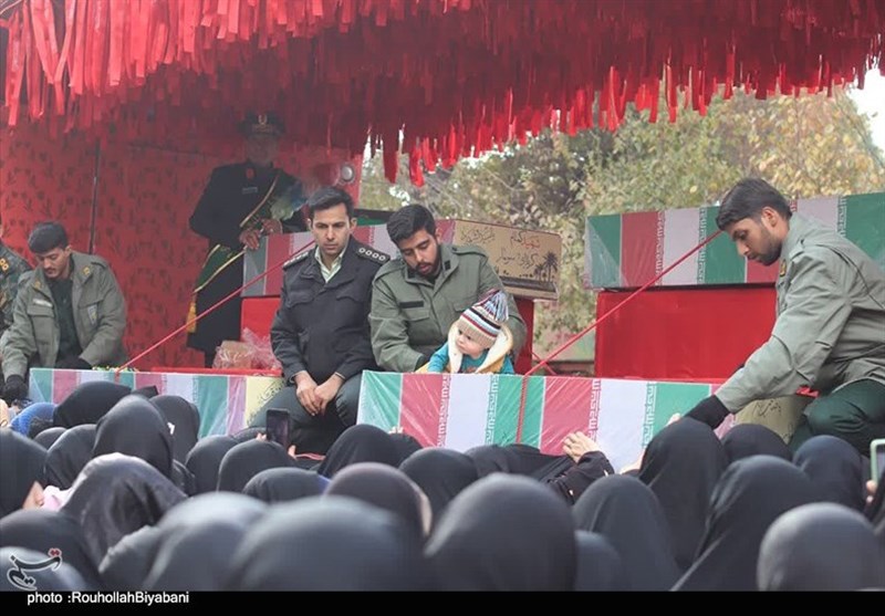 استقبال باشکوه کاشانیها از ۱۲ شهید گمنام + تصاویر