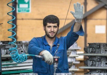 افزایش دستمزد موجب جذب نیرو در کارخانهها میشود