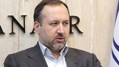 افزایش ۳۰ درصدی حقوقها با تورم ۴۴ درصدی تناسب بیشتری دارد/ اجازه نمیدهیم قصور سازمان برنامه و بودجه در تخمین درآمدهای نفتی را گردن مجلس بیندازند