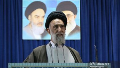 امام جمعه موقت اصفهان: آیتالله مدرس مجلس را به کانون تصمیمهای تحول آفرین تبدیل کرد