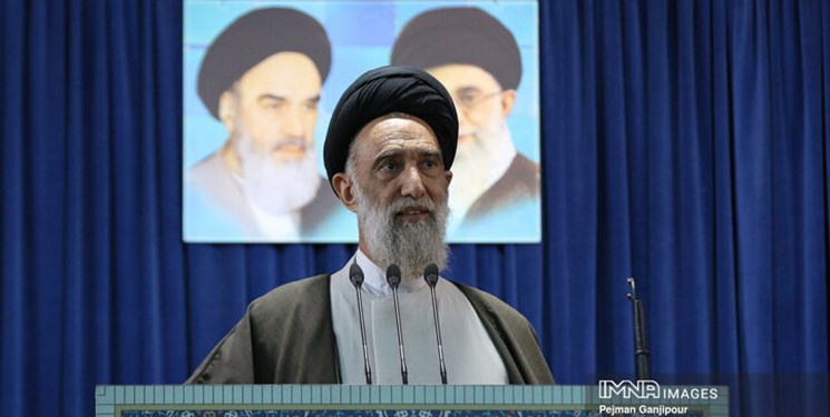 امام جمعه موقت اصفهان: آیتالله مدرس مجلس را به کانون تصمیمهای تحول آفرین تبدیل کرد