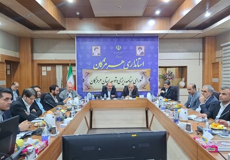 اولتیماتم وزیر کشور برای تکمیل پروژههای نیمهتمام جزایر خلیج فارس/ تقویت خط پروازی به جزایر