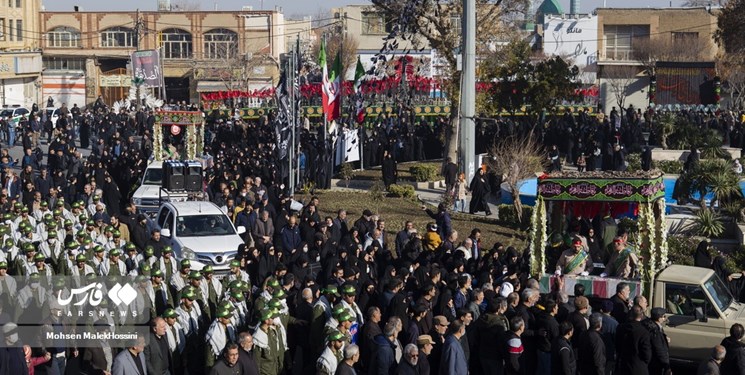 اینجا مردان و زنانش سروقامتاند