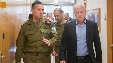 بازخواست وزیر جنگ اسرائیل توسط خانواده اسرای صهیونیست در مقابل خانهاش