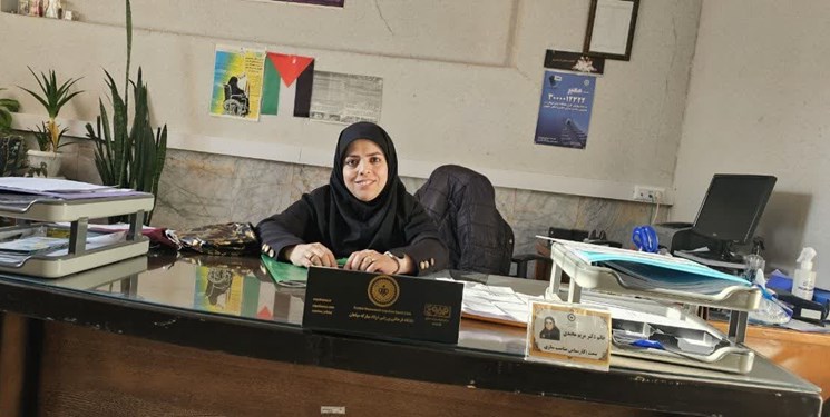 بانویی که با معلولیت پلههای ترقی را پیمود