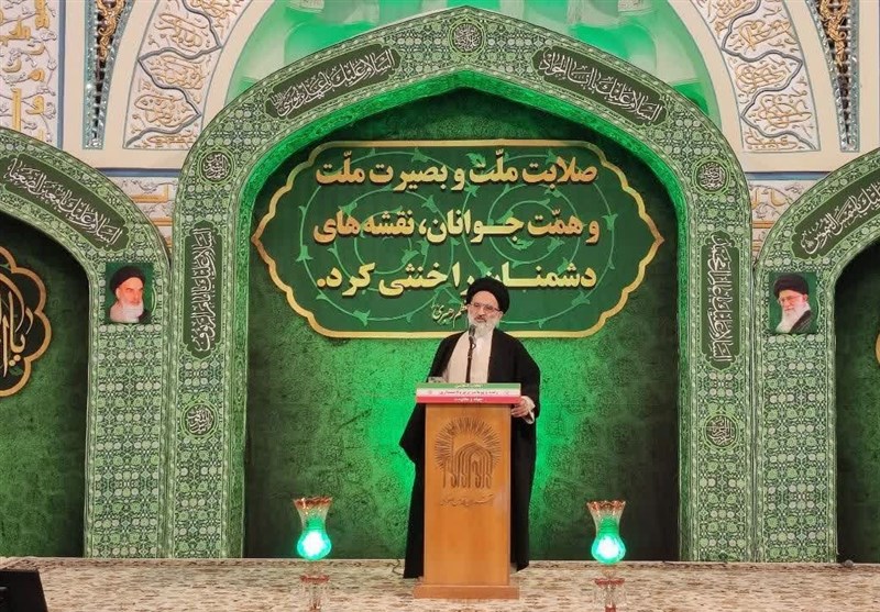 تجدید میثاق زائران و مجاوران با ولایت در حرم امام رضا(ع)/ طنین فریاد مرگ بر فتنهگر + تصاویر