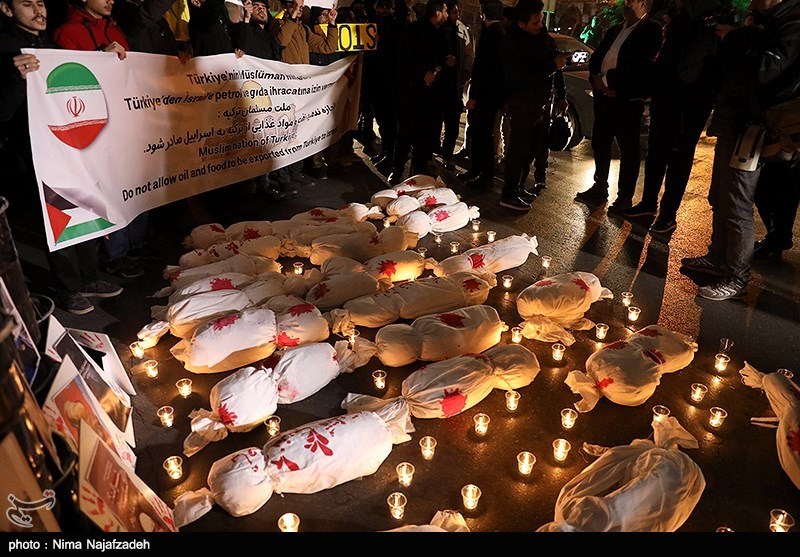 تجمع دانشجویان مشهدی مقابل کنسولگری ترکیه + تصویر