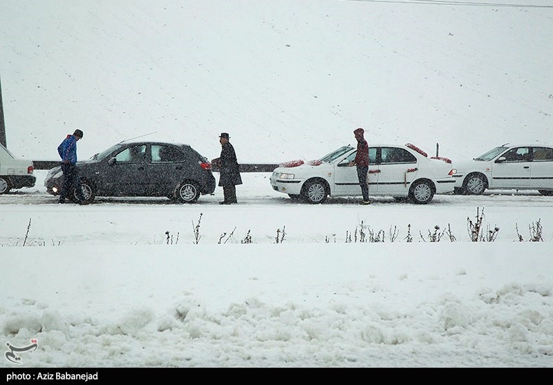 ترافیک سنگین و بارش برف در جاده هراز و چالوس