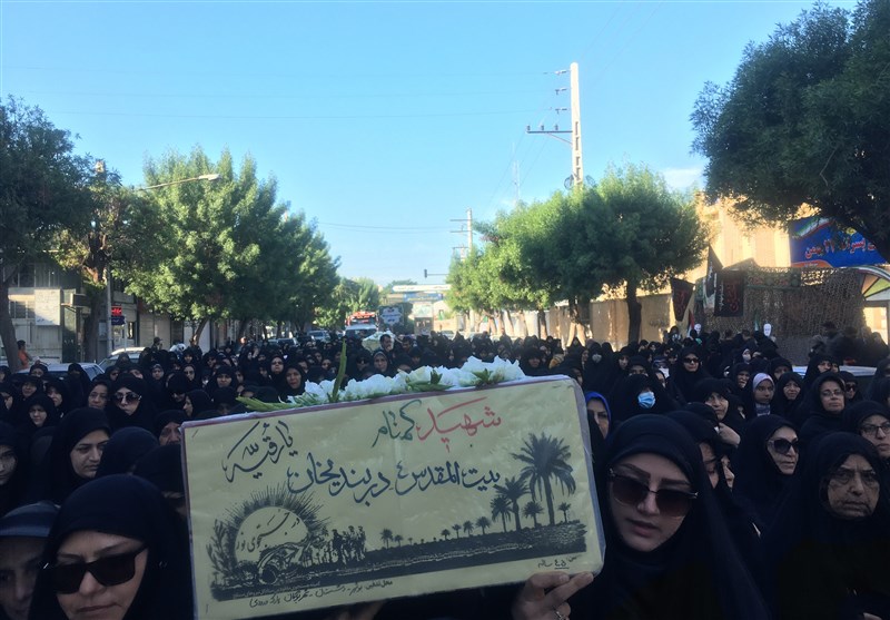 تشییع باشکوه شهدای گمنام در بوشهر/ تجدید میثاق بوشهریها با خوشنامان وطن از کنار خلیج فارس + فیلم