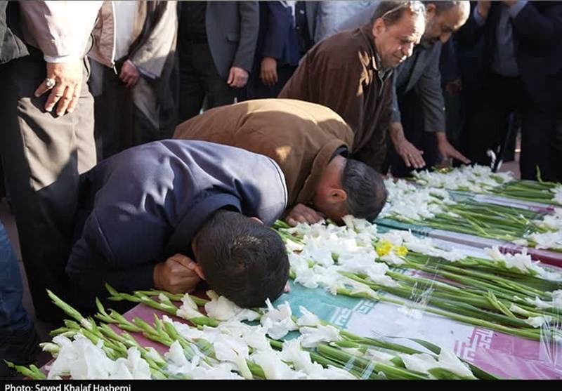 تشییع باشکوه شهدای گمنام در بوشهر/ تجدید میثاق بوشهریها با خوشنامان وطن از کنار خلیج فارس + فیلم و تصاویر