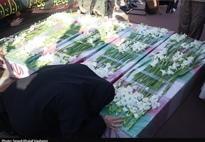 تشییع باشکوه شهدای گمنام در بوشهر/ تجدید میثاق بوشهریها با خوشنامان وطن از کنار خلیج فارس + فیلم و تصاویر