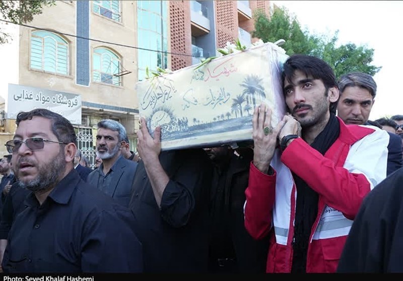 تشییع باشکوه شهدای گمنام در بوشهر/ تجدید میثاق بوشهریها با خوشنامان وطن از کنار خلیج فارس + فیلم و تصاویر