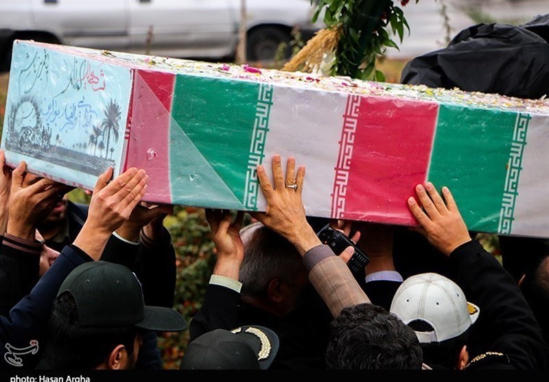 تشییع باشکوه پیکرهای مطهر ۴ شهید گمنام در کردستان/ تجدید پیمان شیعه و سنی با فرزندان وطن