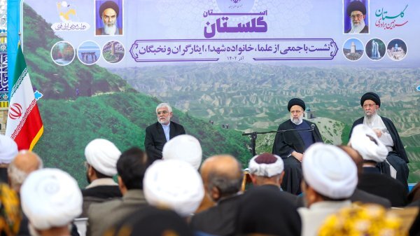 تلاش برای مبارزه با کژیها و فسادها دو وظیفه اصلی نخبگان و علماست