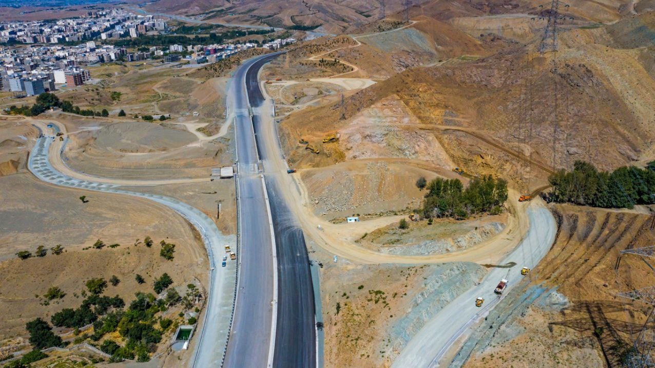 کاهش ترافیک شاهراه ارتباطی ۱۴ استان با آزادراه شمالی کرج/ ساخت پیچیدهترین پل ایران و صرفهجویی روزی ۹۰ میلیارد سوخت