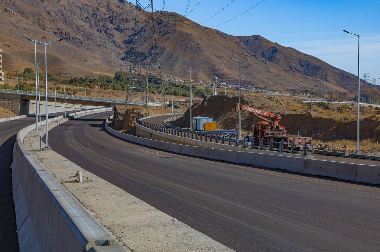 کاهش ترافیک شاهراه ارتباطی ۱۴ استان با آزادراه شمالی کرج/ ساخت پیچیدهترین پل ایران و صرفهجویی روزی ۹۰ میلیارد سوخت