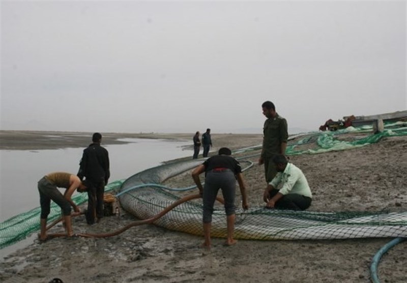 خط لوله ۲ کیلومتری قاچاق سوخت در بندرعباس منهدم شد