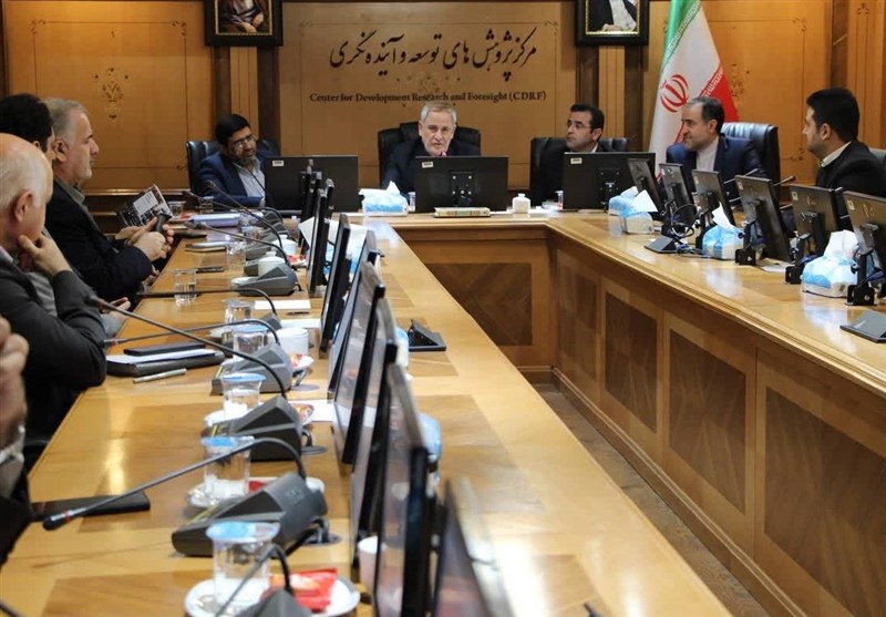 در امر توسعه سردرگم هستیم