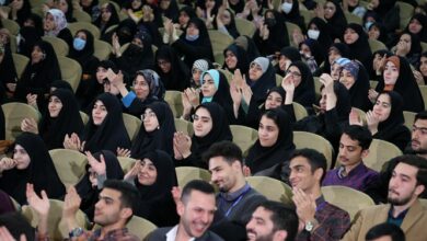 رئیسی به دانشجویان منتقد چه هدیهای داد؟ + عکس